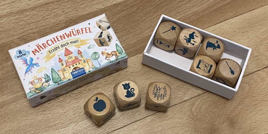Märchenwürfel von Trötsch. Gewürfelt: Apfel, Katze, Wald